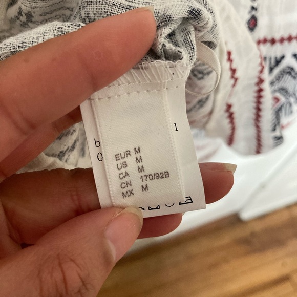 Off the Shoulder Pattern Top Size M - Picture 3 of 3